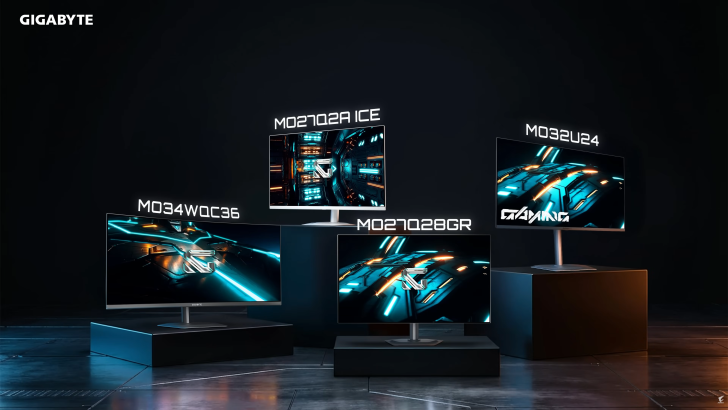 Quatre moniteurs GIGABYTE affichant des modèles avec des graphismes futuristes.