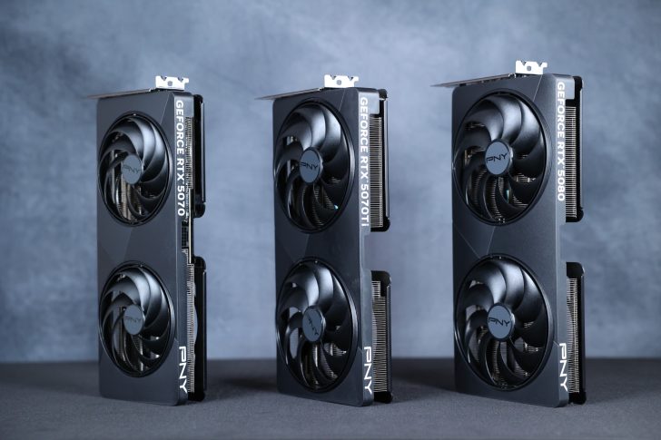 Trois cartes graphiques PNY, GeForce RTX 5070, RTX 5070 Ti et RTX 5080.