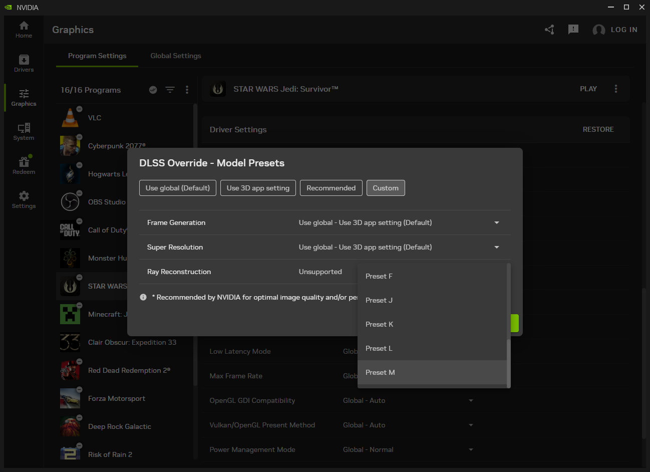 L'application NVIDIA GeForce Experience affiche un menu 'DLSS Override - Model Presets' avec des options comme 'Preset F' et 'Preset M'.