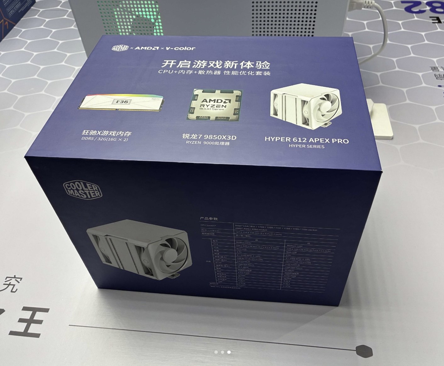 Boîte mettant en avant AMD Ryzen 9850X3D, DDR5 32 Go et Hyper