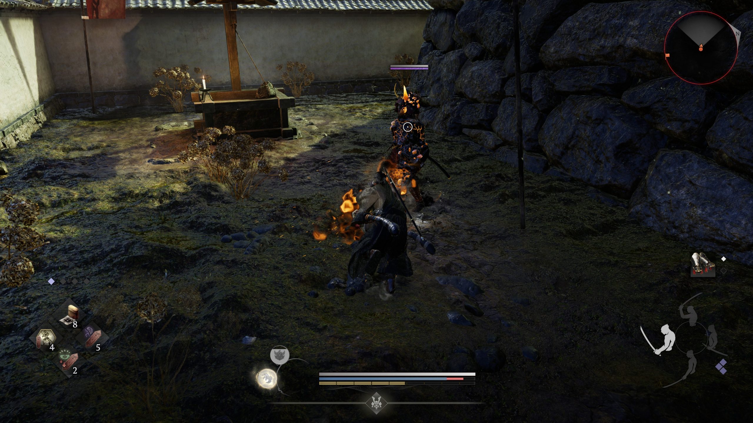 Un personnage avec une cape sombre combat un ennemi ardent dans Nioh 3, maniant une épée