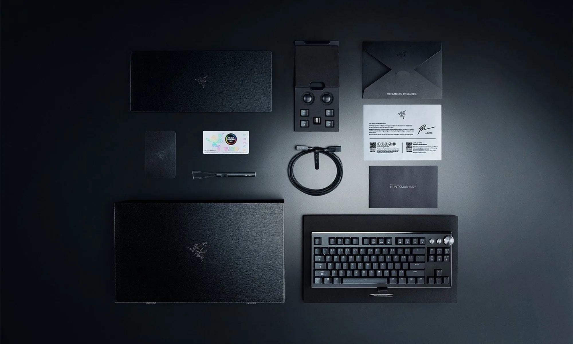 Razer Huntsman Signature Edition box contents.