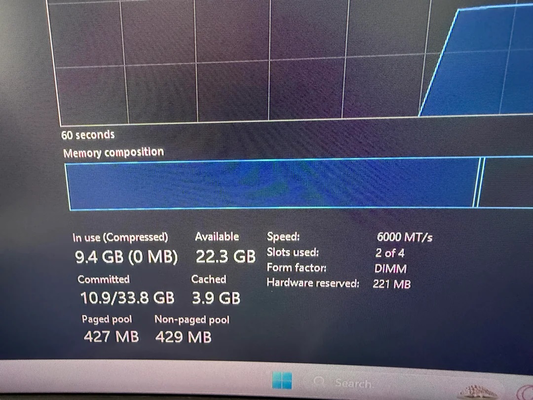 Moniteur de performance de mémoire Windows affichant une vitesse de '6000 MT/s'.