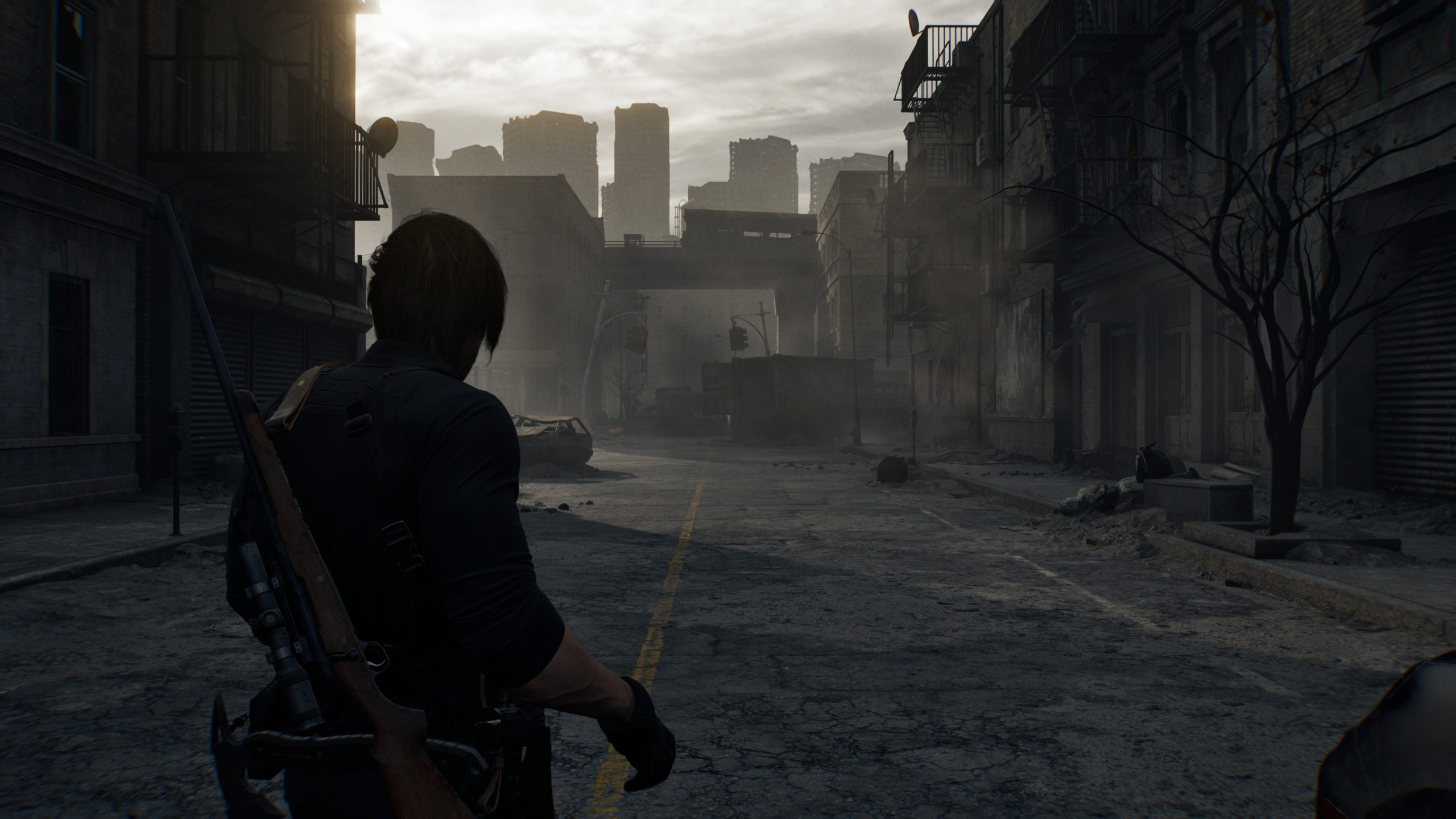 Gameplay de Leon en vue extérieure dans Resident Evil Requiem