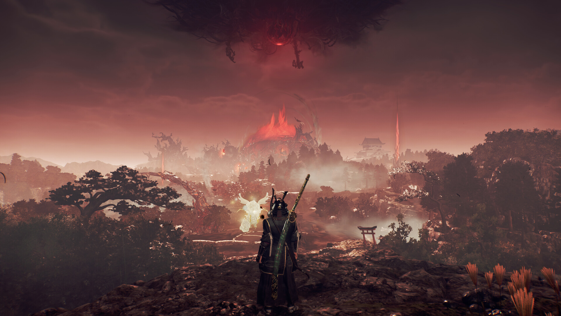 Un personnage en armure de samouraï surplombe un paysage enflammé avec un nuage sombre et un orbe brillant dans le ciel.