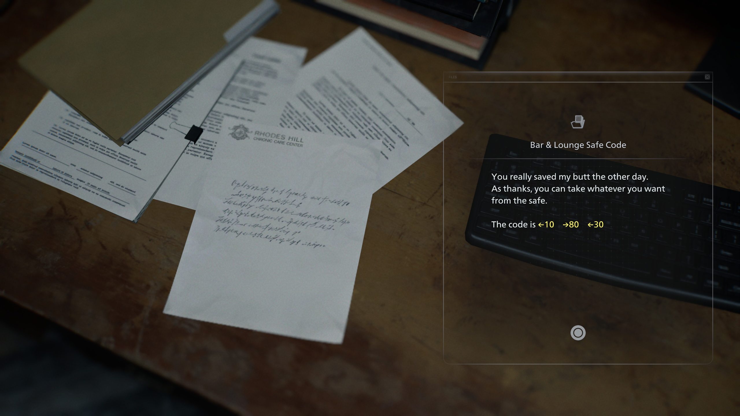 Documents étiquetés 'RHODES HILL CHRONIC CARE CENTER' sur un bureau.