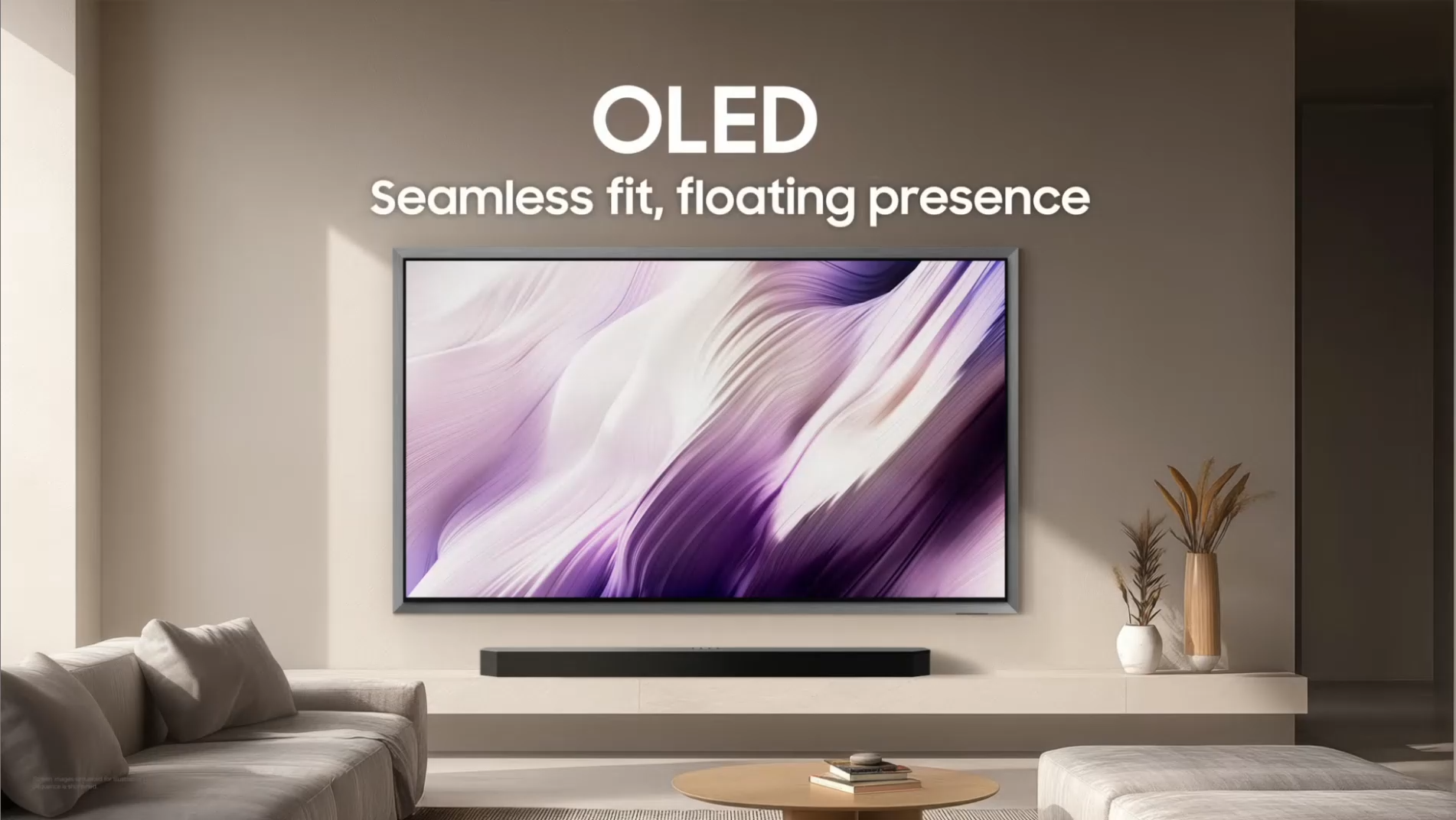 Un téléviseur OLED fixé au mur dans un salon moderne avec des mots affichés au-dessus.