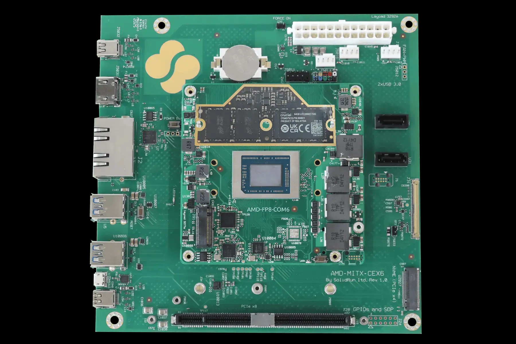 Une carte mère étiquetée 'AMD-MITX-CEX6' avec un chip 'AMD-FP8-COM6' et plusieurs ports, incluant USB 3.0 et Ethernet.