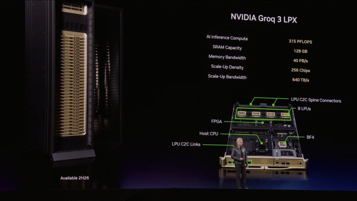 Un présentateur présente un diaporama affichant les spécifications du NVIDIA Groq 3 LPX, incluant 'AI Inference Compute 315 PFLOPS' et des détails comme 'Capacité SRAM 128 Go' et 'Disponible 2H26'.
