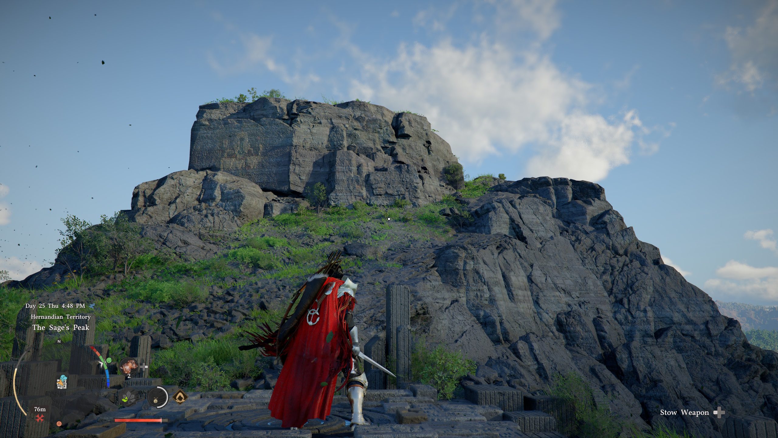 Un personnage dans une armure rouge se tient au bas d'une falaise dans le jeu Crimson Desert.