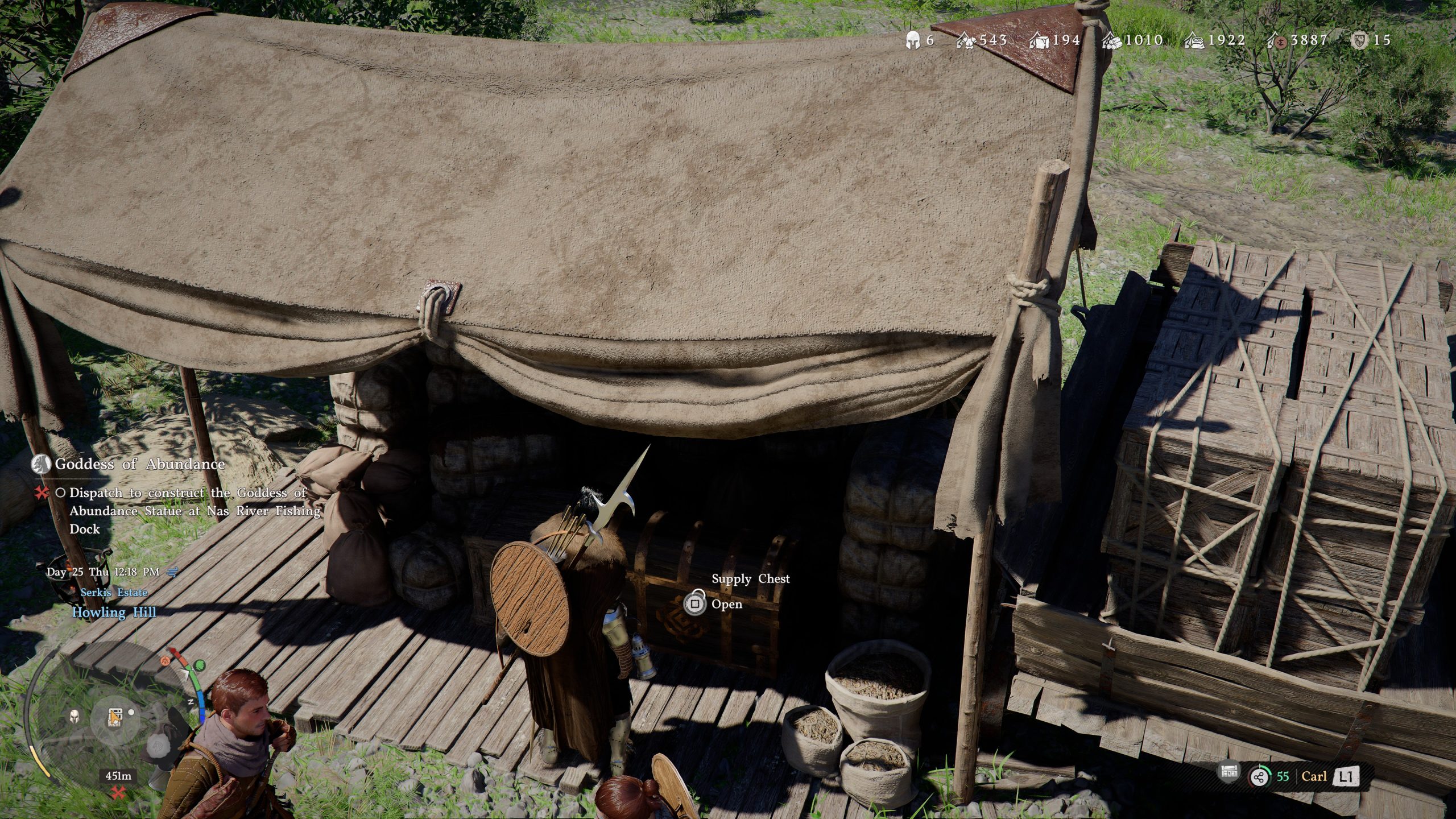Un personnage dans Crimson Desert interagit avec un 'Coffre de Ravitaillement' sous une tente.