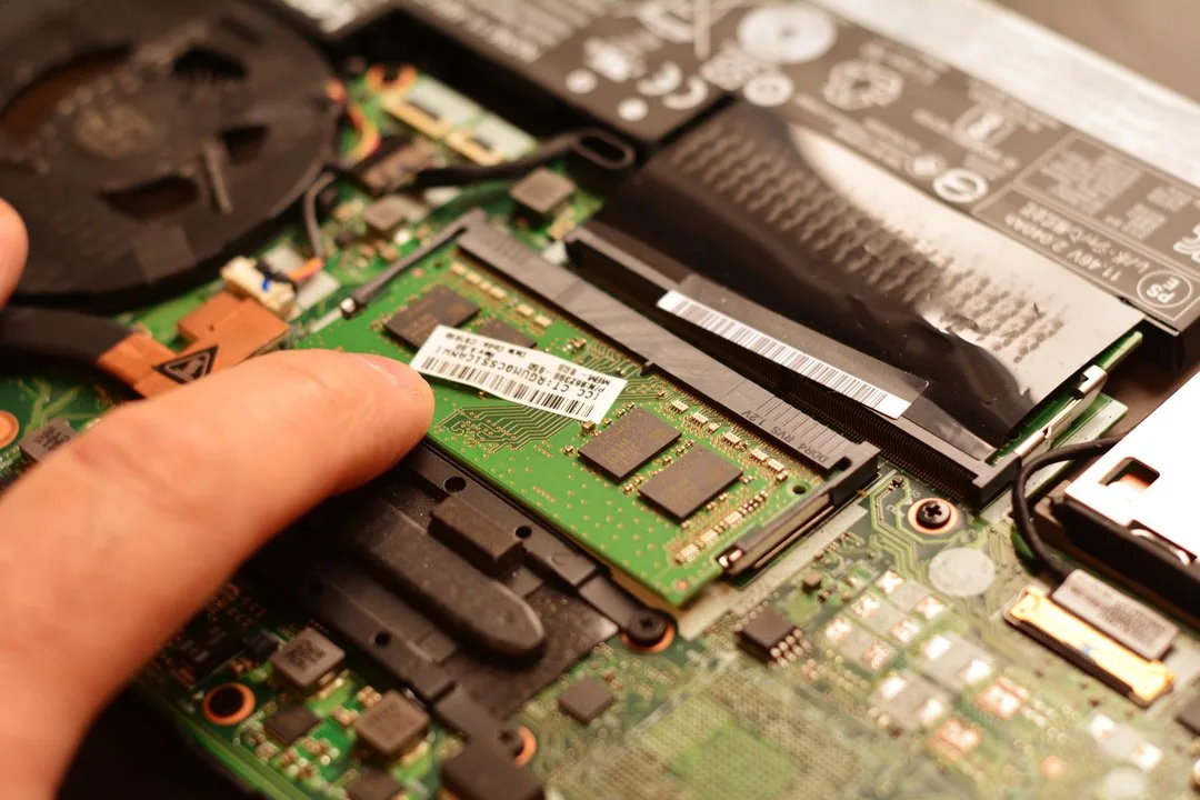 RAM sécurisée sur carte mère d'ordinateur portable