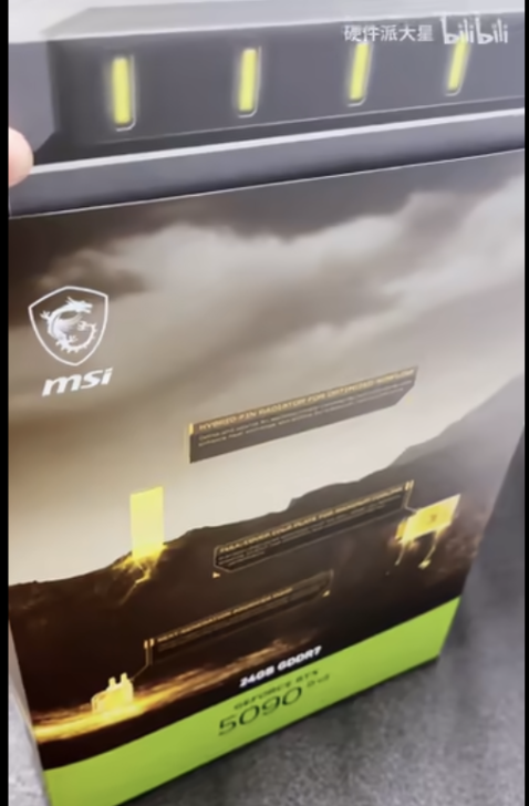 Emballage de la carte graphique MSI GeForce RTX 5090 avec '24GB GDDR7' écrit dessus.