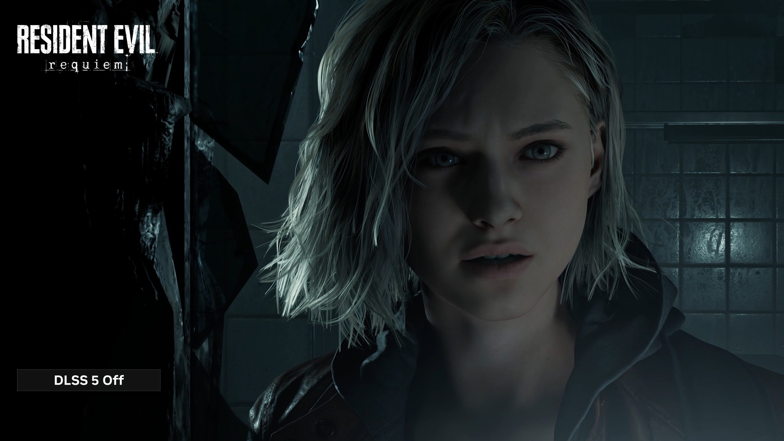 Grace de 'Resident Evil: Requiem' se tenant dans une pièce faiblement éclairée avec 'DLSS 5 Off' affiché.