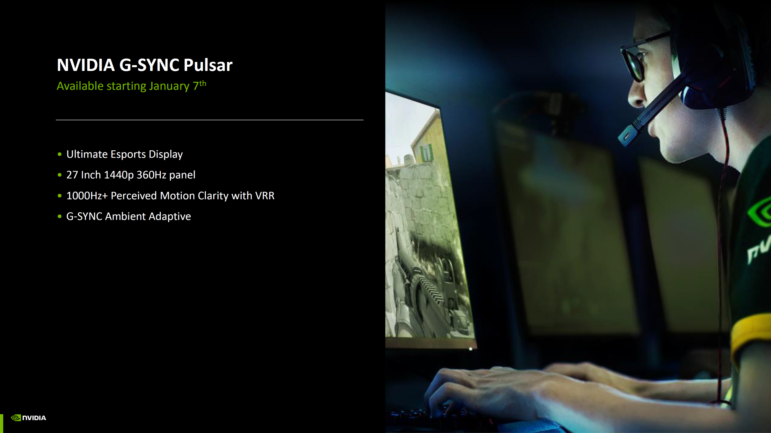Un joueur portant des écouteurs joue sur un ordinateur avec un moniteur NVIDIA montrant un jeu de tir à la première personne, à côté d'une diapositive détaillant les caractéristiques de l’écran esports 'NVIDIA G-SYNC Pulsar'.