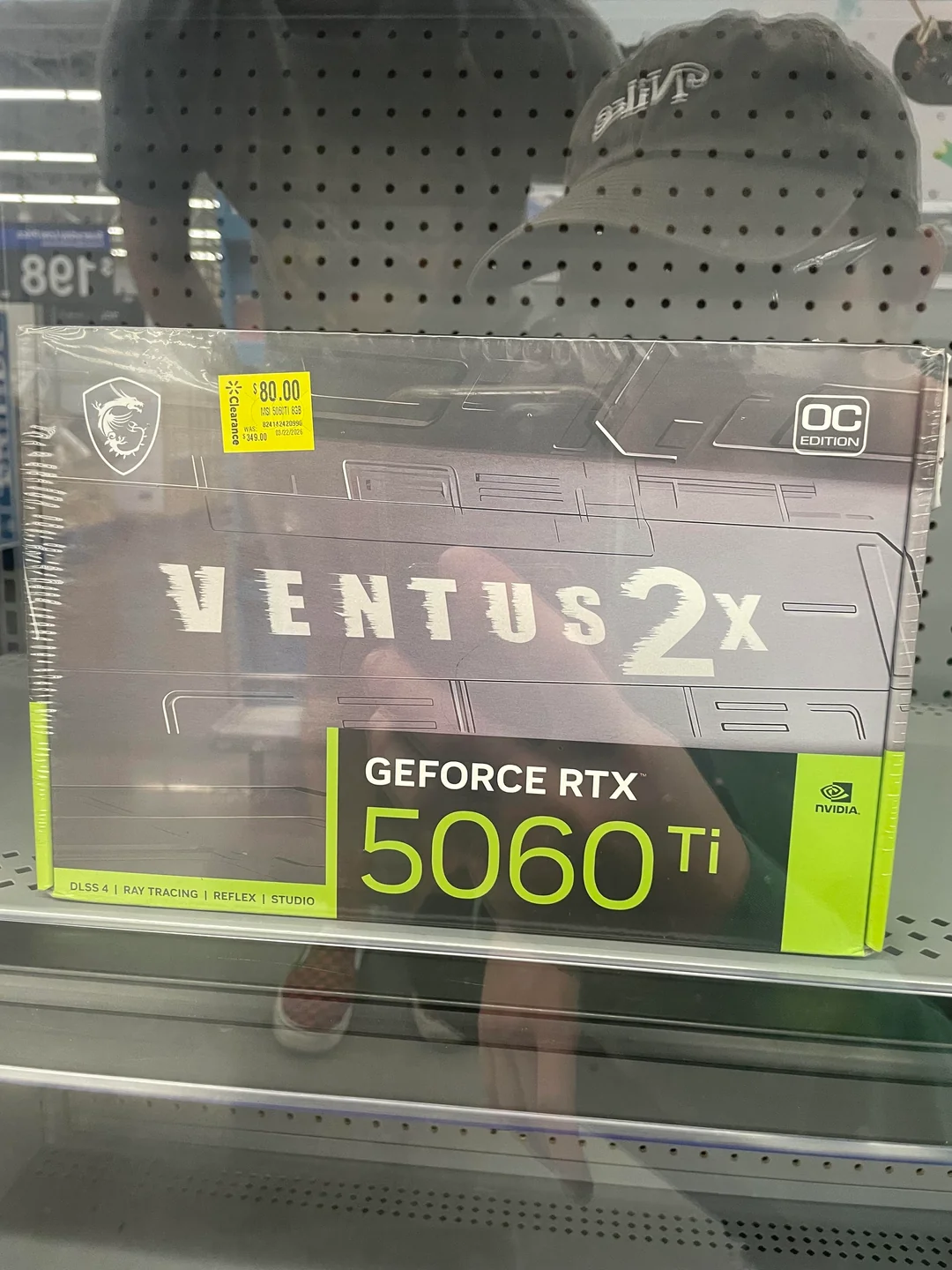 Affichage de vente au détail de la boîte de la carte graphique MSI NVIDIA GeForce RTX 5060 Ti avec 'VENTUS 2X' et 'OC EDITION', au prix de 80 €.