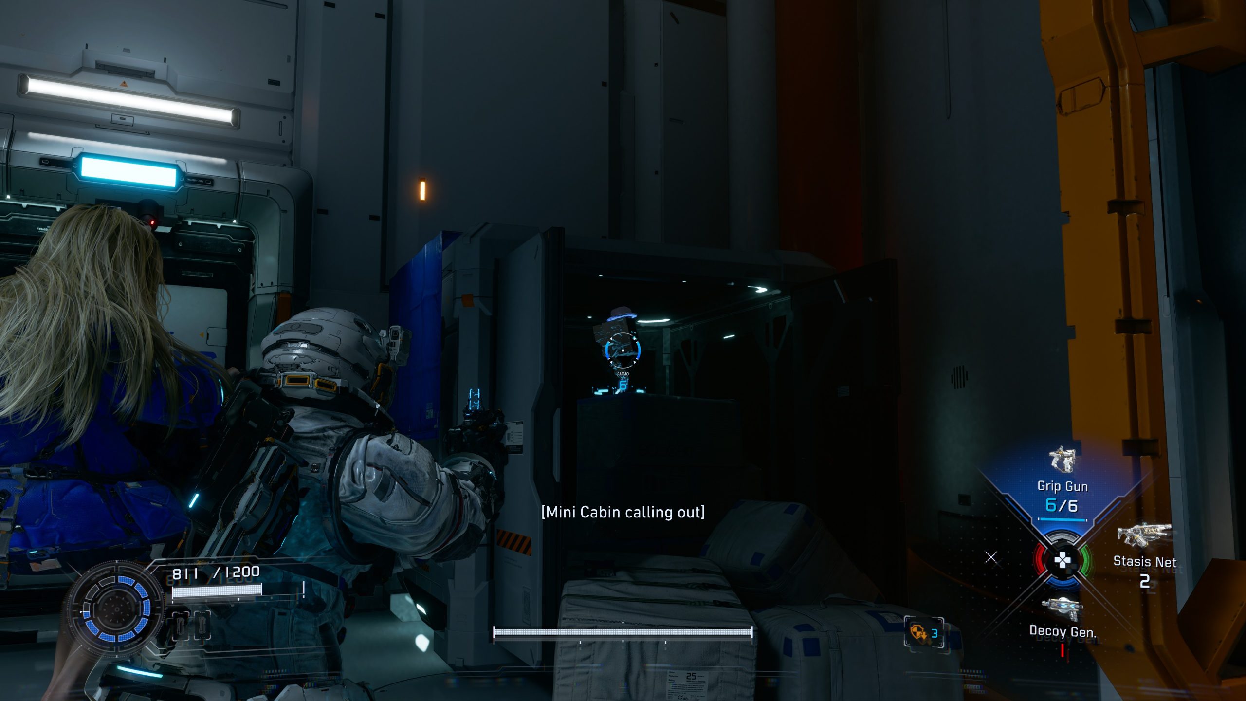 A character in PRAGMATA in an armored suit interacts with a machine labeled 'Mini Cabin calling out' in the game Starfield, with a HUD displaying health as 811/1200 and equipped with a 'Grip Gun 6/6.'