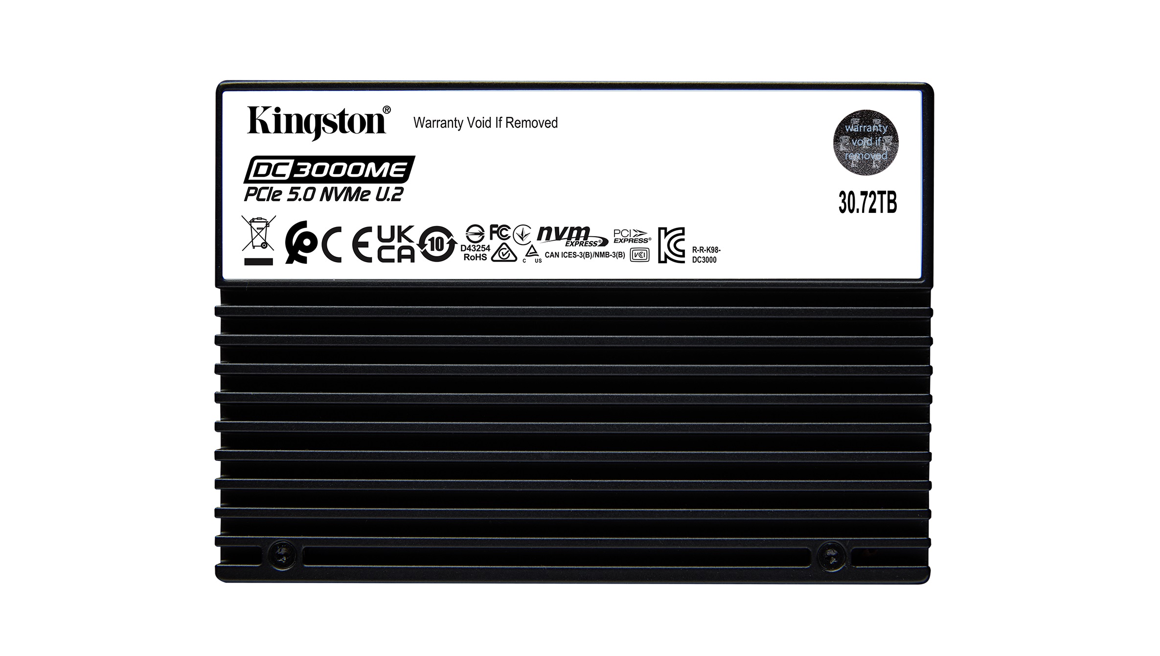 Kingston DC3000ME PCIe 5.0 NVMe U.2 SSD avec étiquette « 30.72TB ».