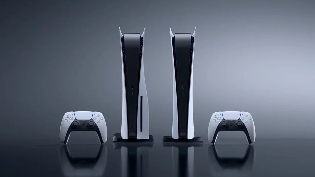 Deux playstation 5 debout.