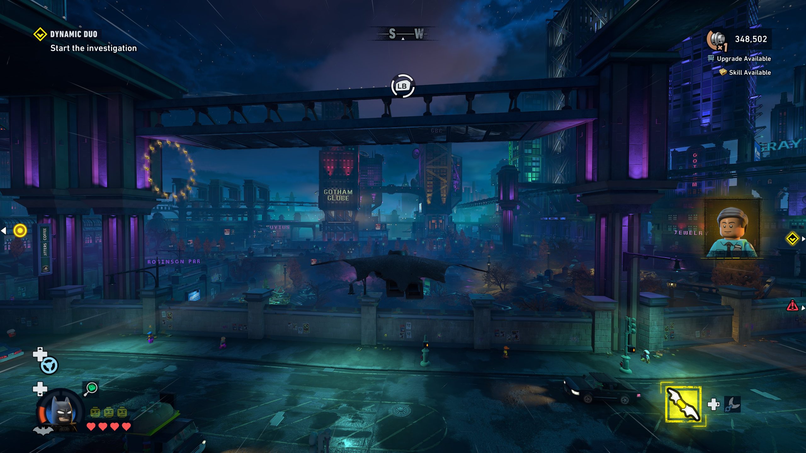 Capture d'écran de Gotham City la nuit dans LEGO Batman.