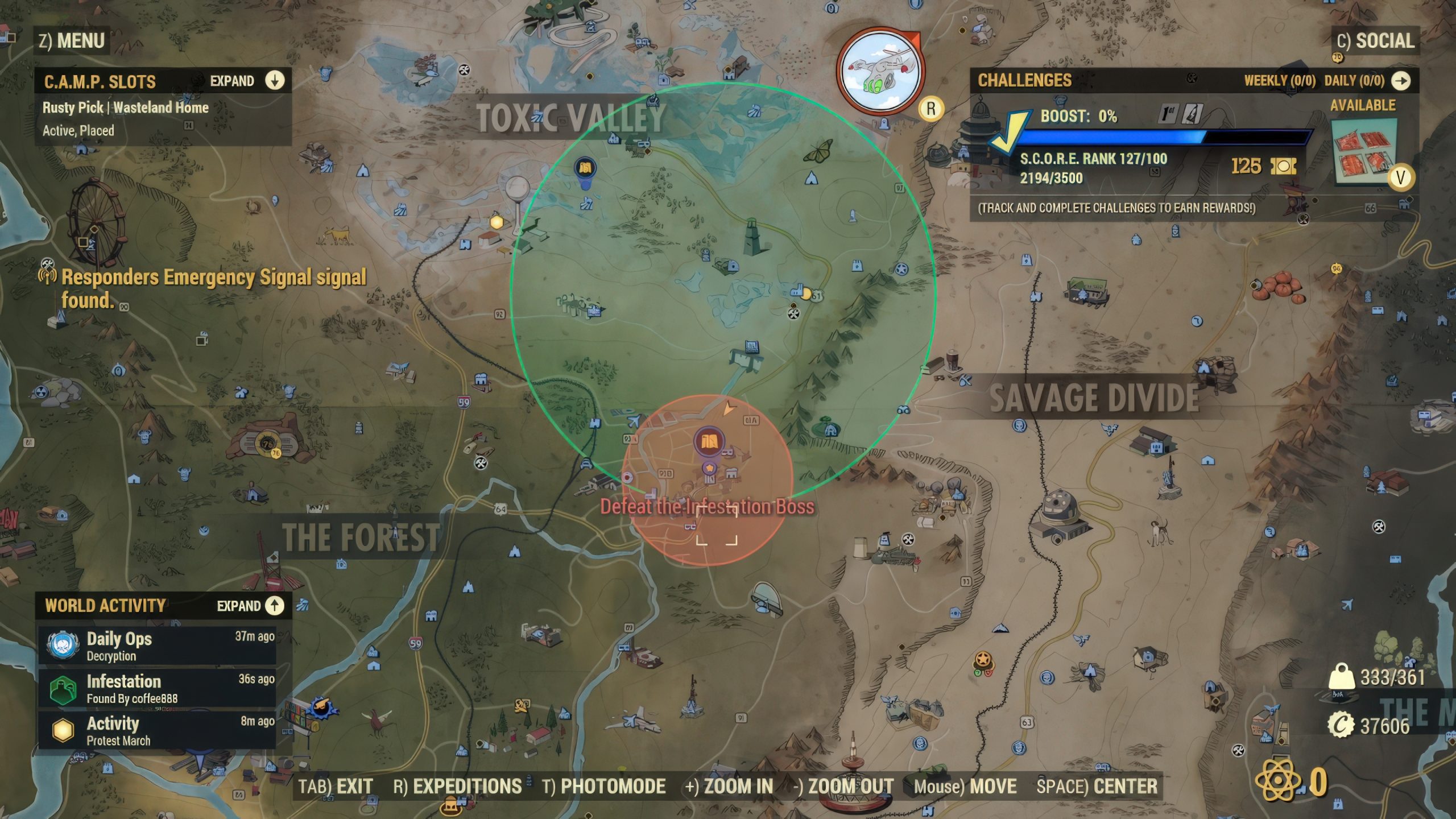 Carte du jeu Fallout 76 montrant les régions Toxic Valley, The Forest et Savage Divide, avec des missions comme 'Vaincre le Boss d'Infestation' surlignées.