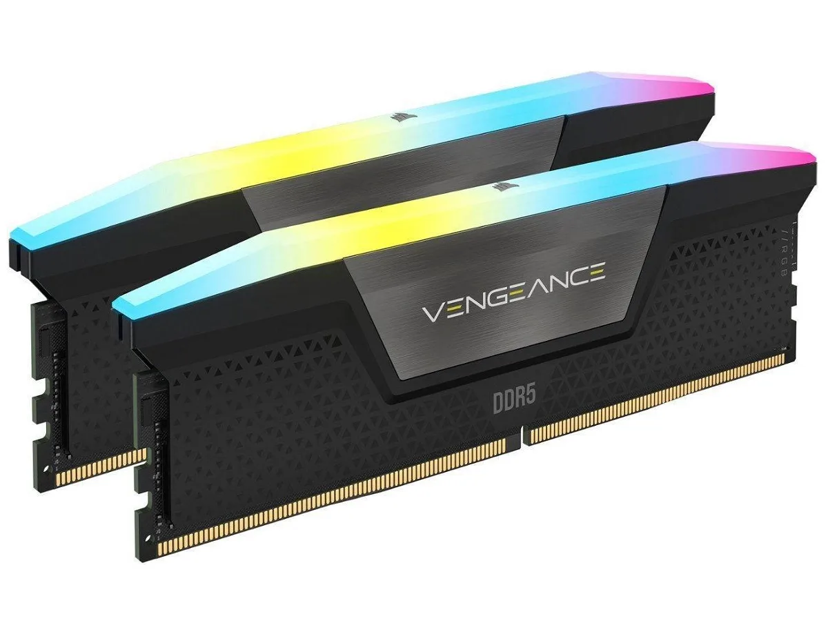 La Corsair Vengeance RGB DDR5 RAM sur un fond blanc.