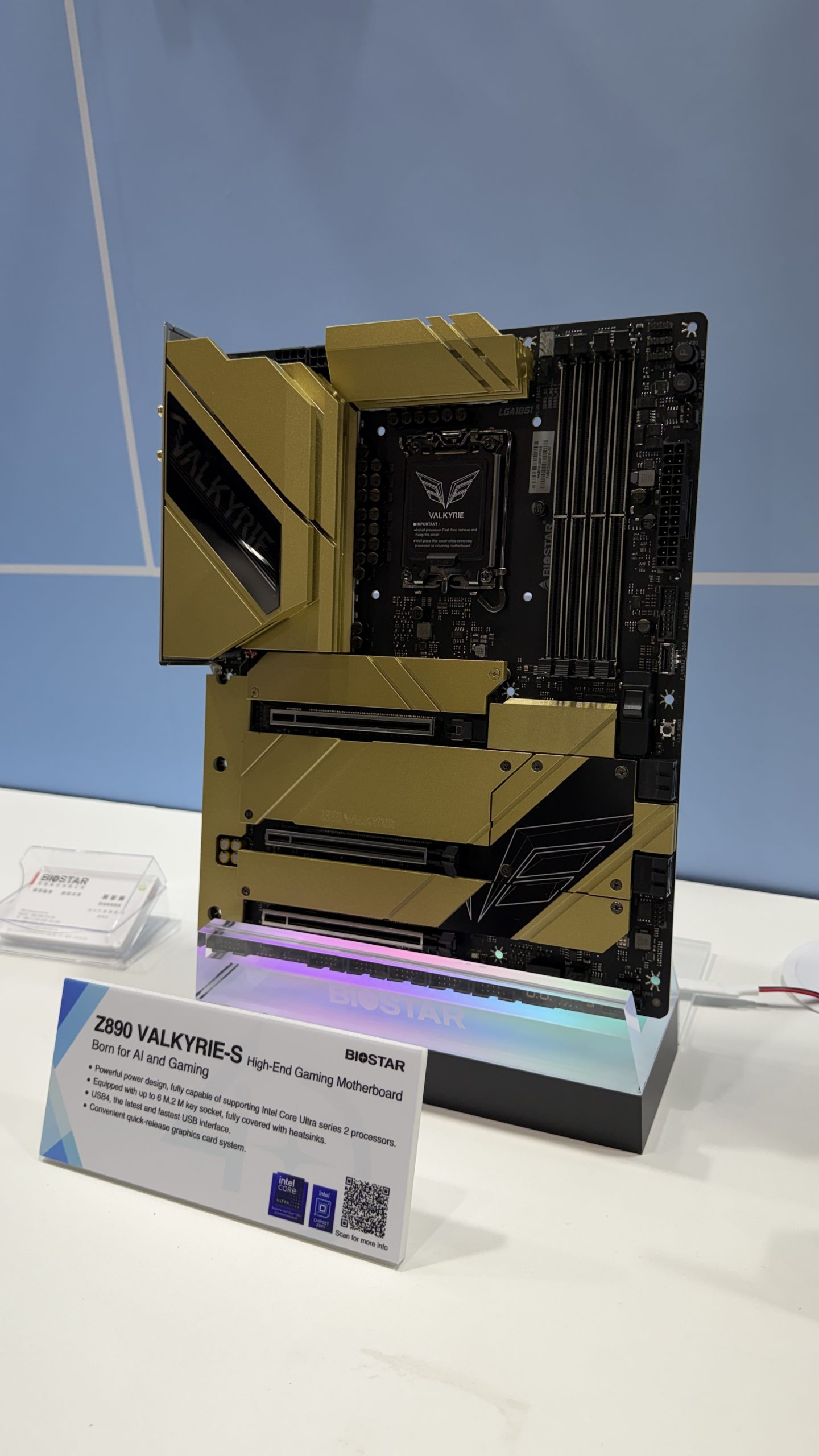 Carte mère Biostar Z890 Valkyrie-S aux accents dorés.