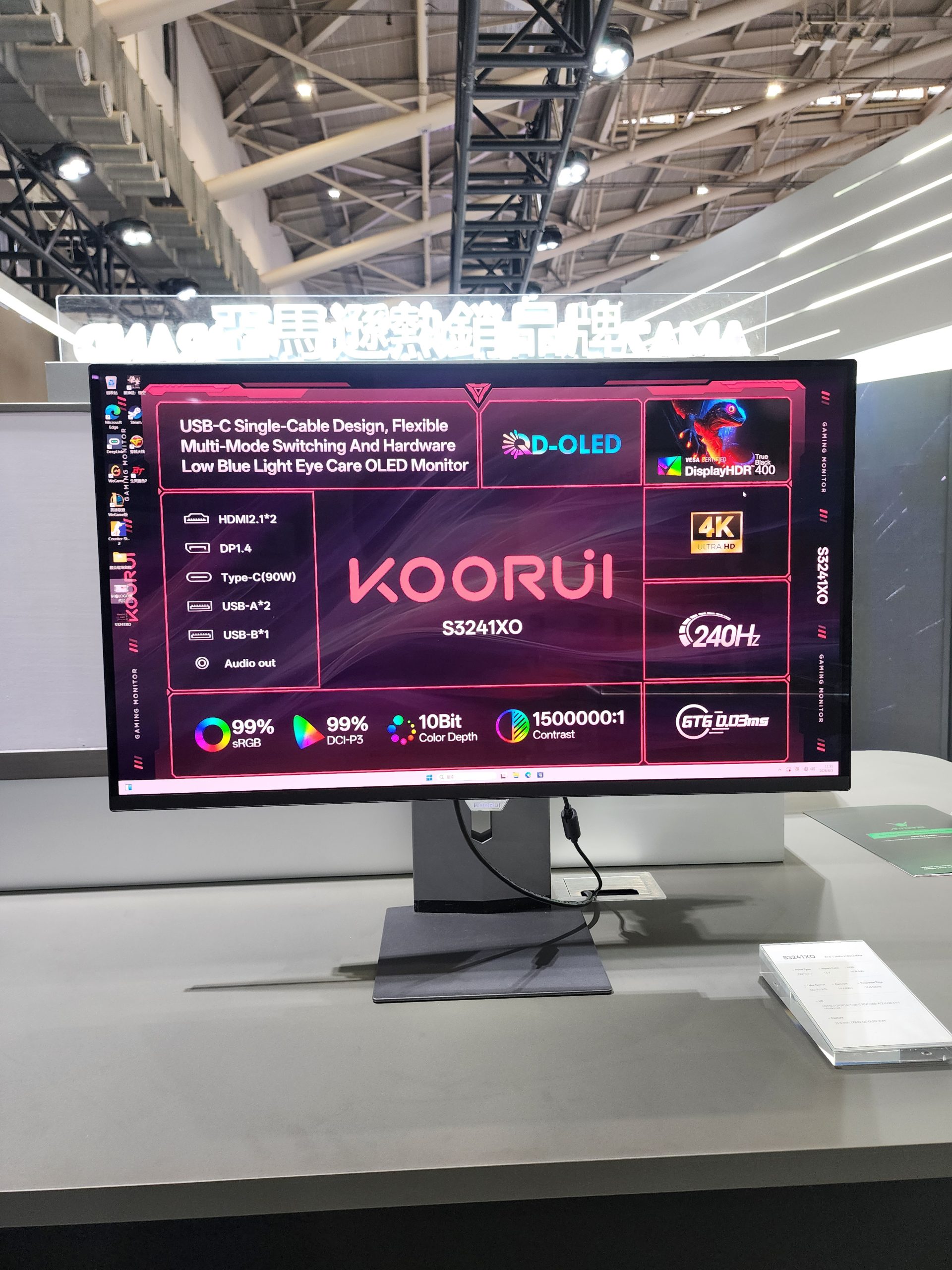 Un moniteur Koorui S3241XO est présenté, avec un design à câble USB-C unique, la technologie D-OLED, une résolution 4K ultra HD et une fréquence de 240Hz.
