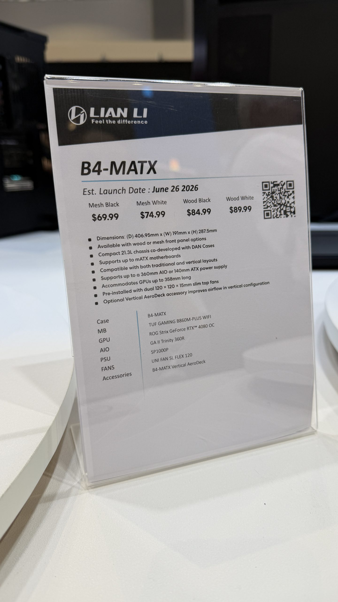 Panneau affichant les détails du boîtier Lian Li B4-MATX, avec une date de sortie estimée au 26 juin 2026 et différents prix selon les finitions.