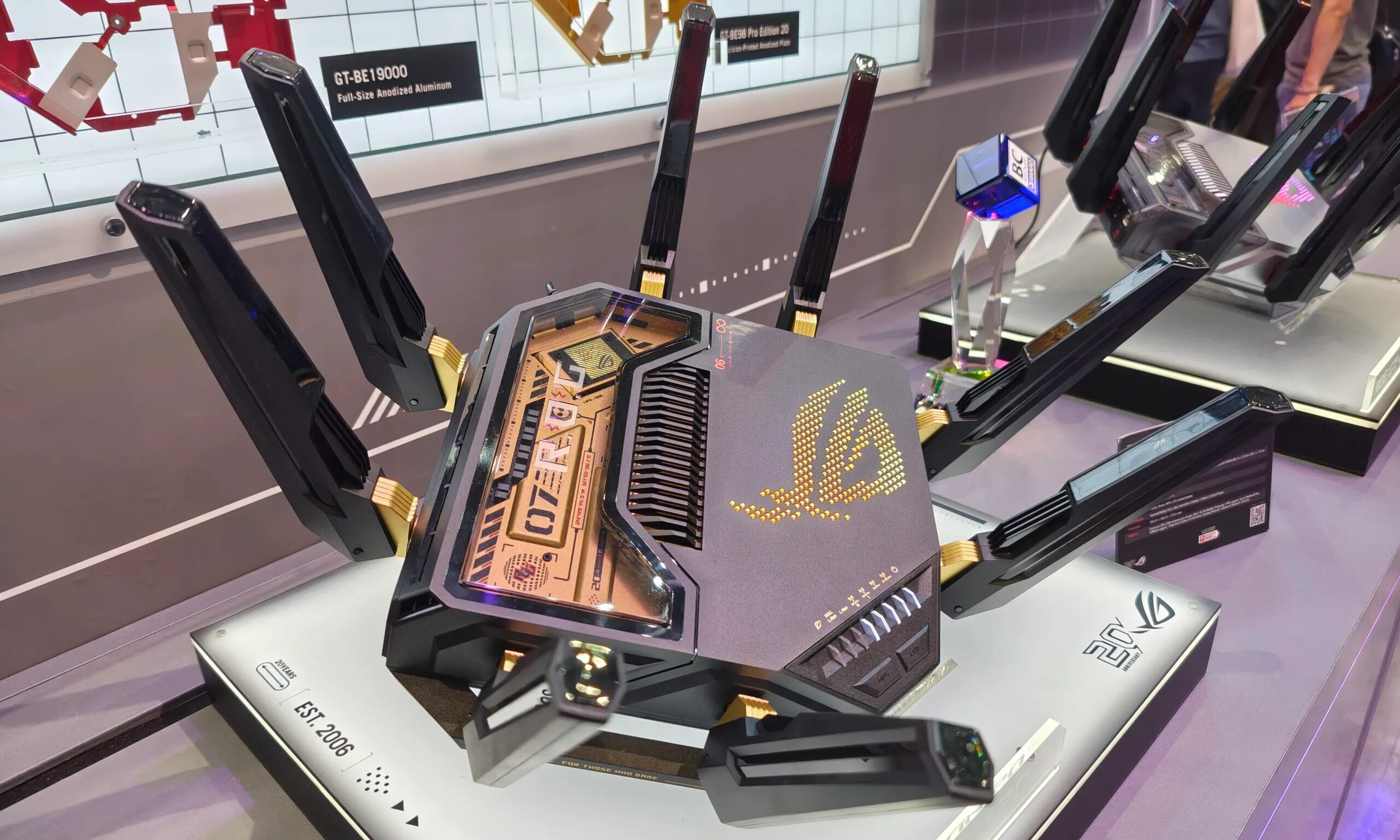 Routeur ASUS ROG Rapture GT-BN98 Pro noir et or
