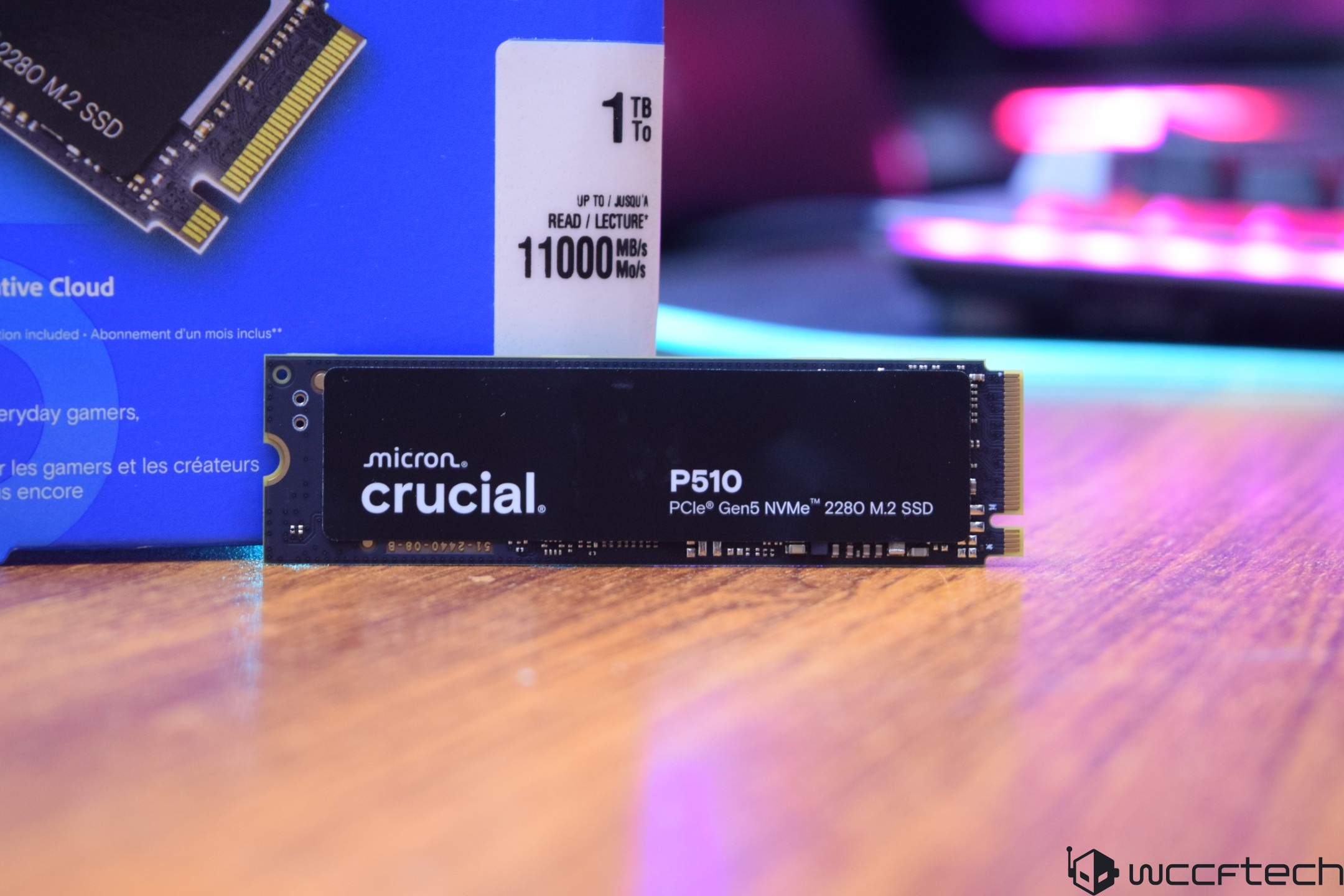 SSD Micron Crucial P510 PCIe Gen5 NVMe M.2 de 1 To avec une vitesse de lecture de 11000 Mo/s affichée sur son emballage.