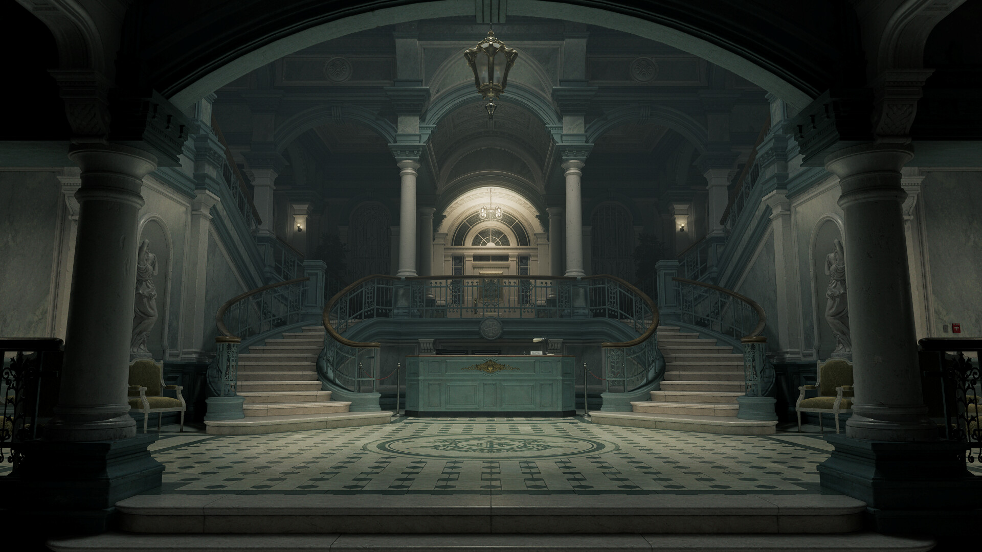 Un grand hall orné avec un double escalier, des colonnes classiques et des moulures détaillées, typique d'un décor de manoir dans un jeu vidéo.