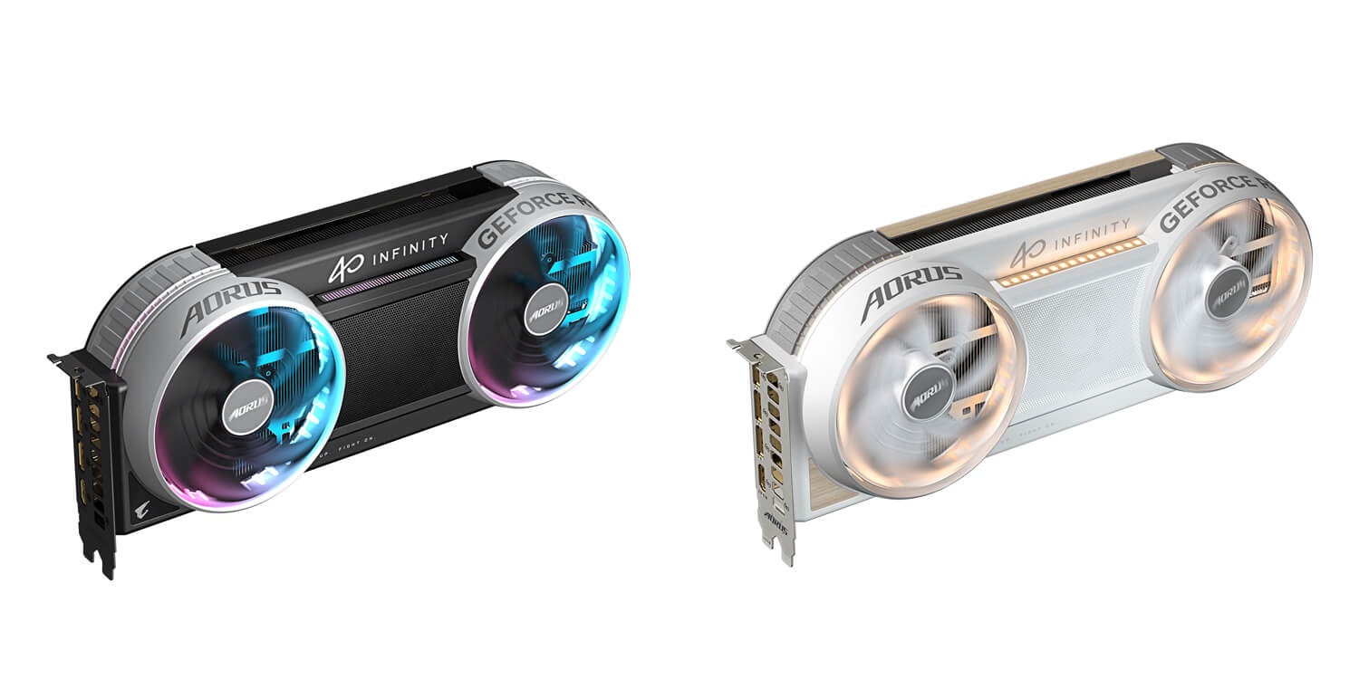 Deux cartes graphiques AORUS GeForce, l'une noire avec RGB et l'autre blanche, toutes deux dotées de grands ventilateurs doubles et de la marque 'AORUS'.