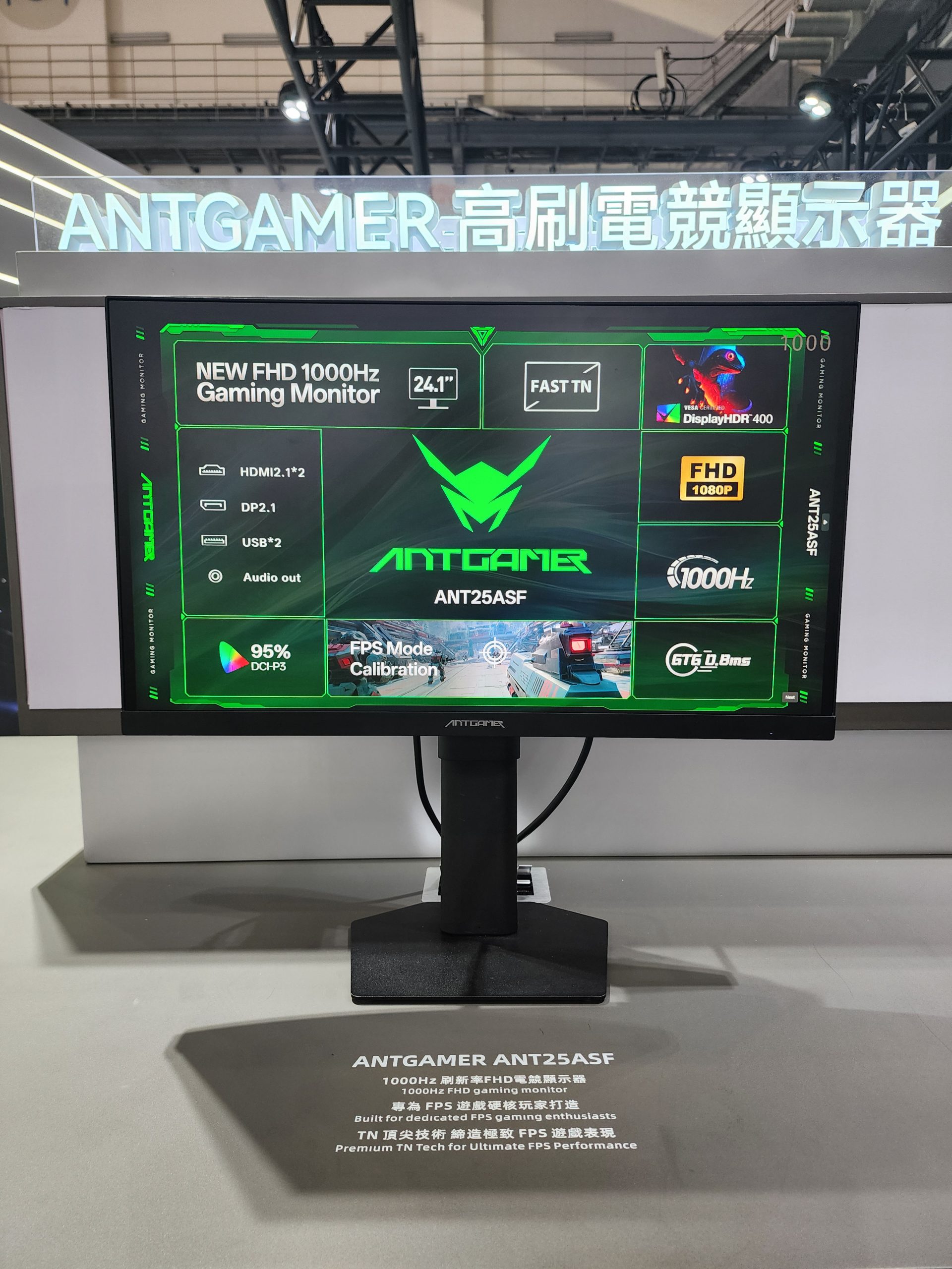L'écran ANT25ASF par ANT GAMER, avec les mentions 'NEW FHD 1000Hz Gaming Monitor', 24.1 pouces, panneau 'Fast TN', DisplayHDR 400, FHD 1080P et connectiques HDMI 2.1, DP2.1 et USB.