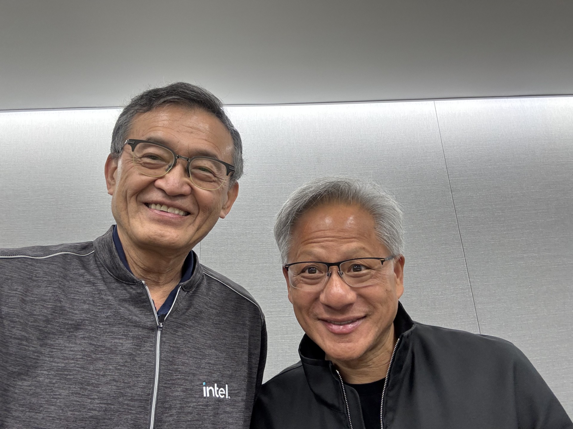 Lip-Bu Tan, PDG d'Intel, en tenue décontractée.