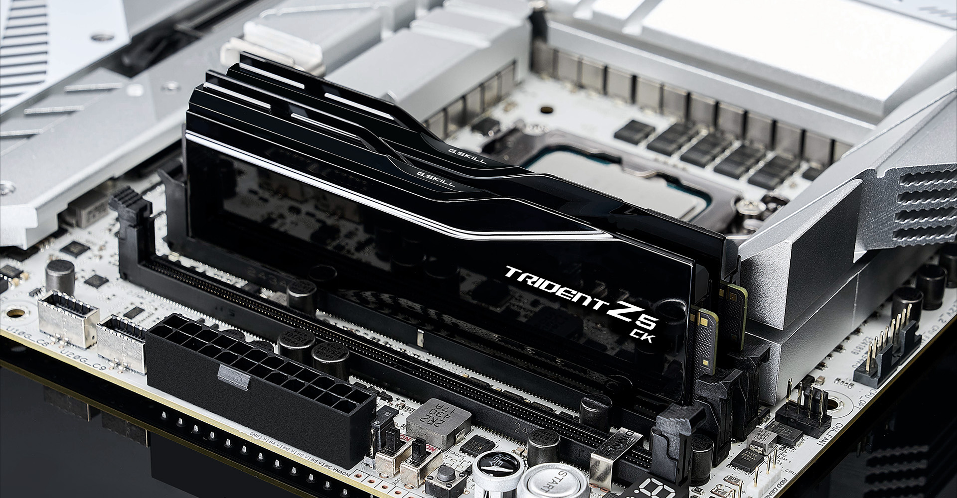 ASUS ROG Engineer Demonstrates DDR5 8800 MT/s 