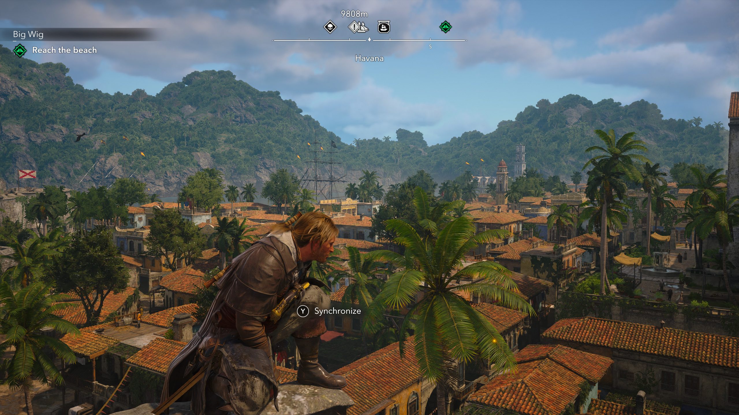 Un personnage d'Assassin's Creed IV: Black Flag accroupi sur un toit surplombant la ville vibrante de La Havane.