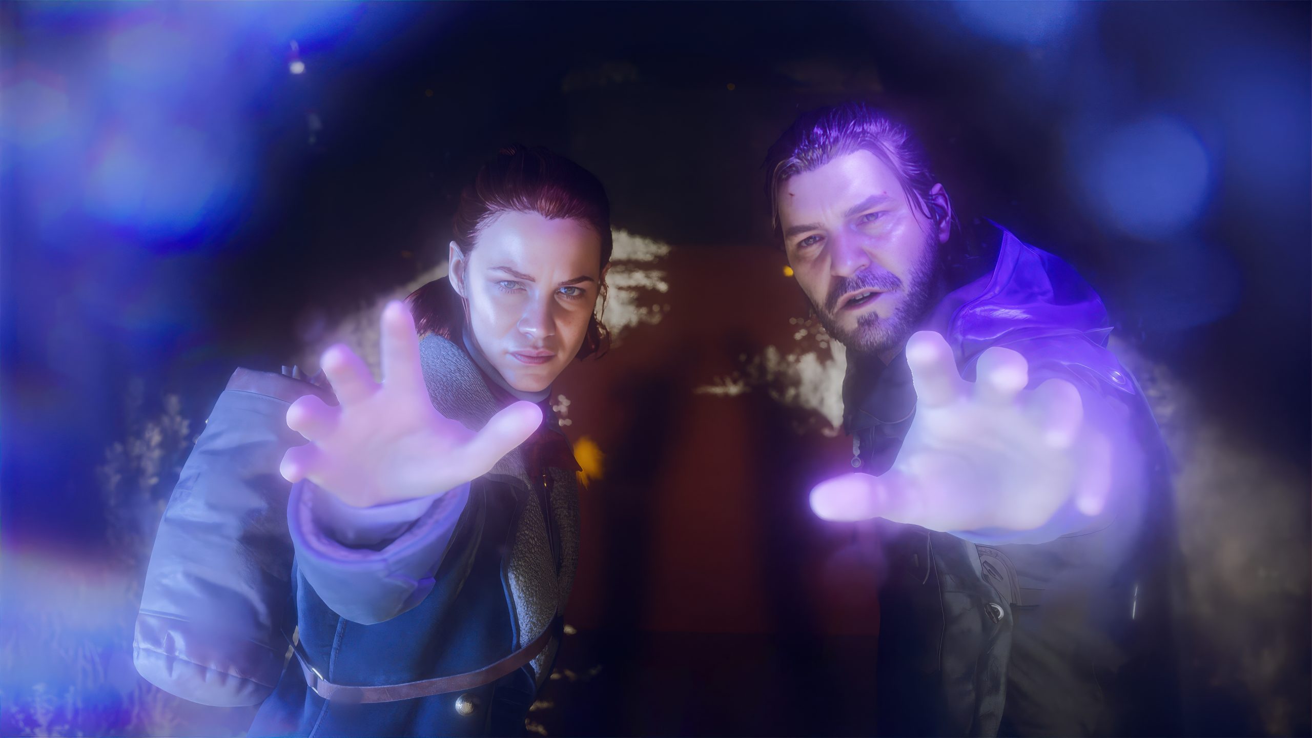 Deux personnages tendent la main vers l'écran, leurs mains brillantes, dans une scène dramatique.