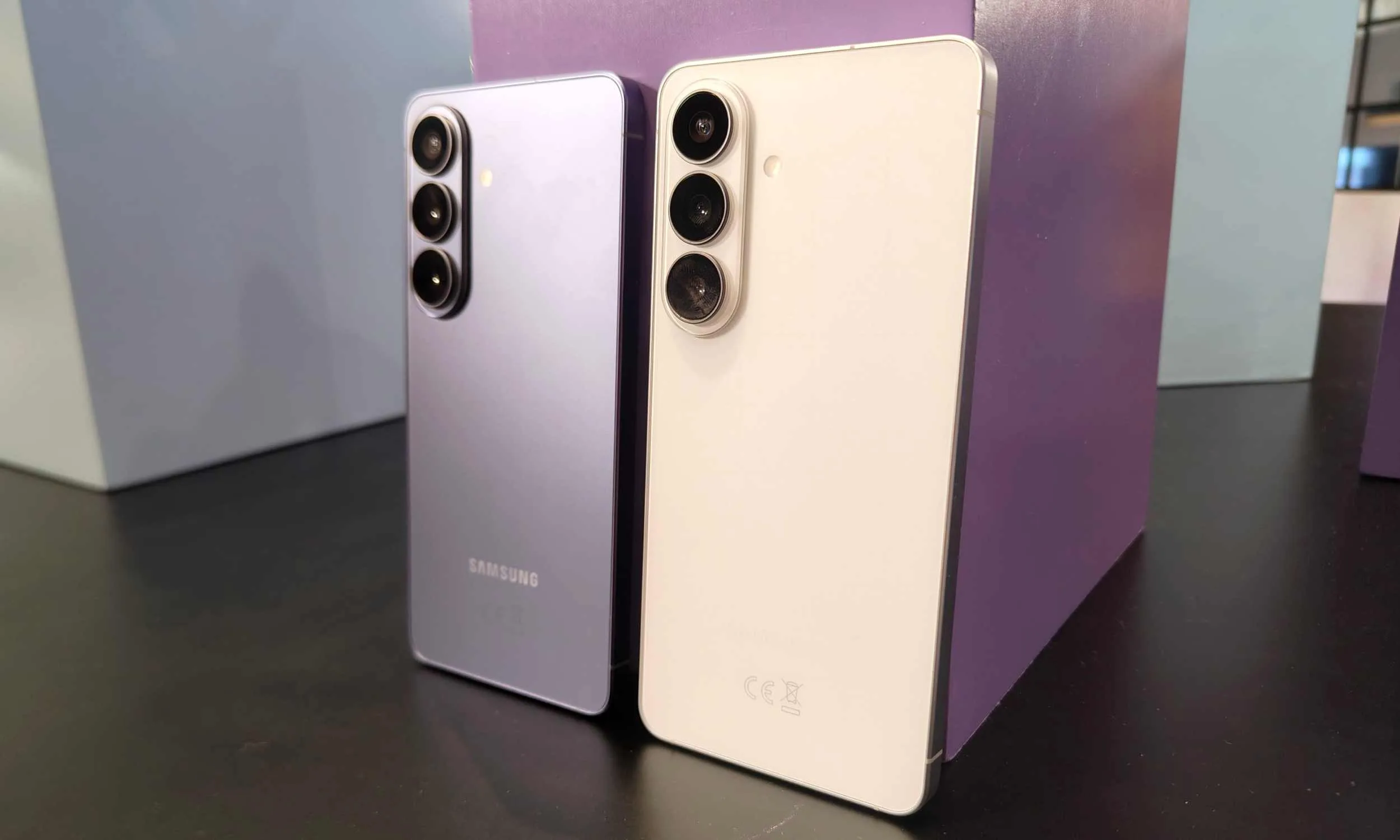 Deux unités du Samsung Galaxy S26