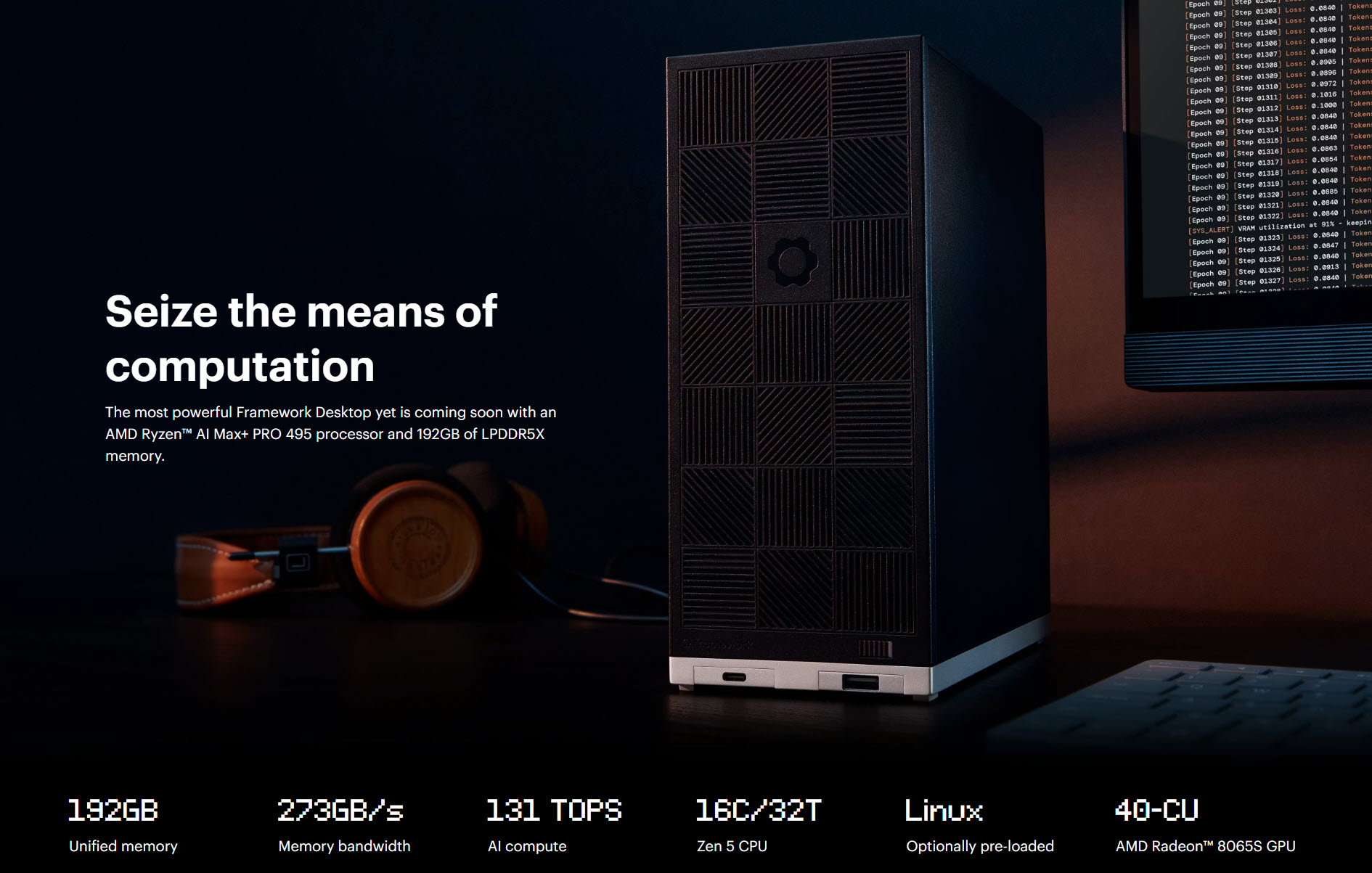 Un Framework Desktop avec processeur Ryzen AI Max+ PRO 495 et 192 Go LPDDR5X à côté d'un moniteur affichant du code.