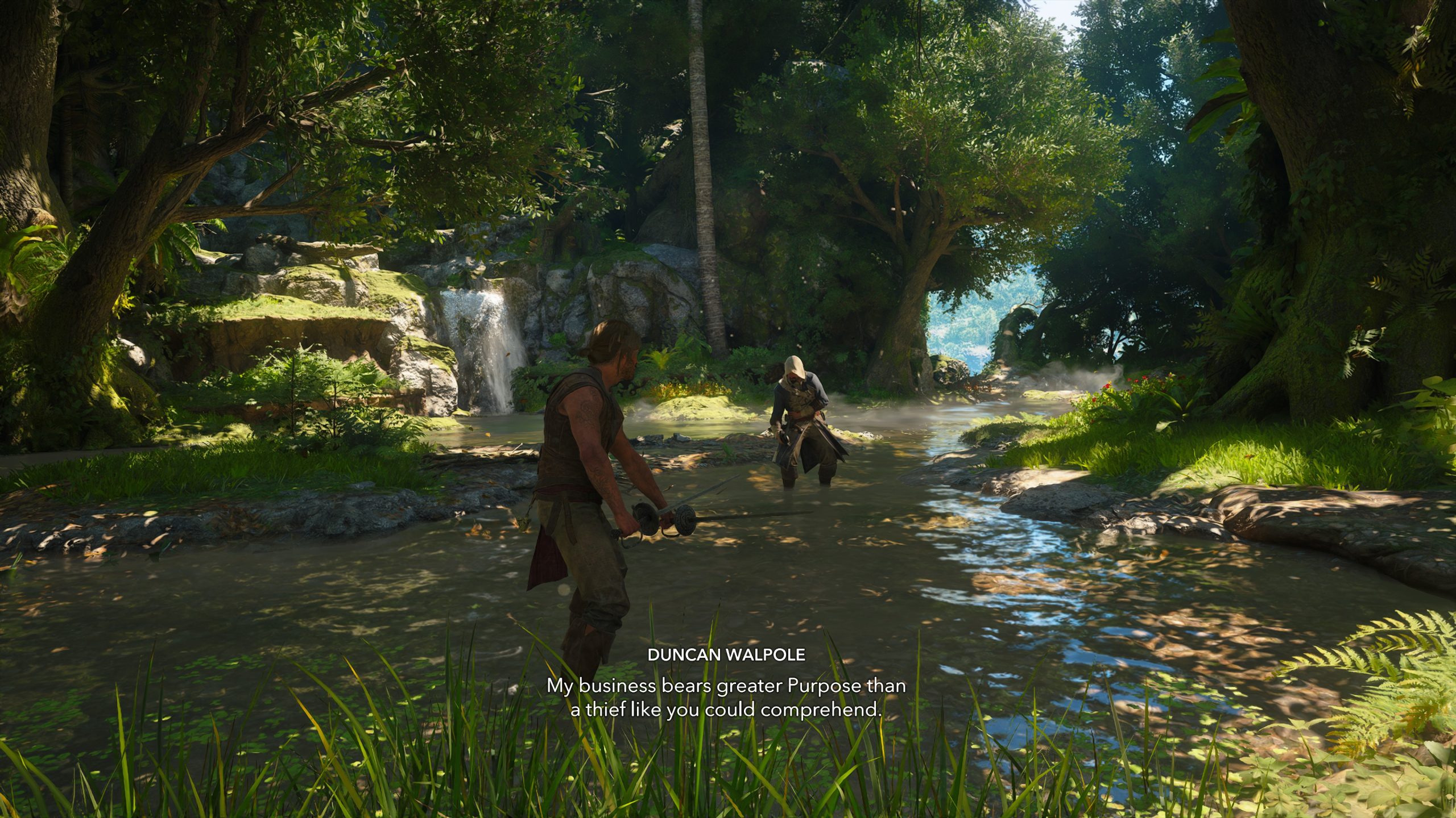 Un personnage d'Assassin's Creed IV: Black Flag affronte un autre dans une forêt luxuriante.