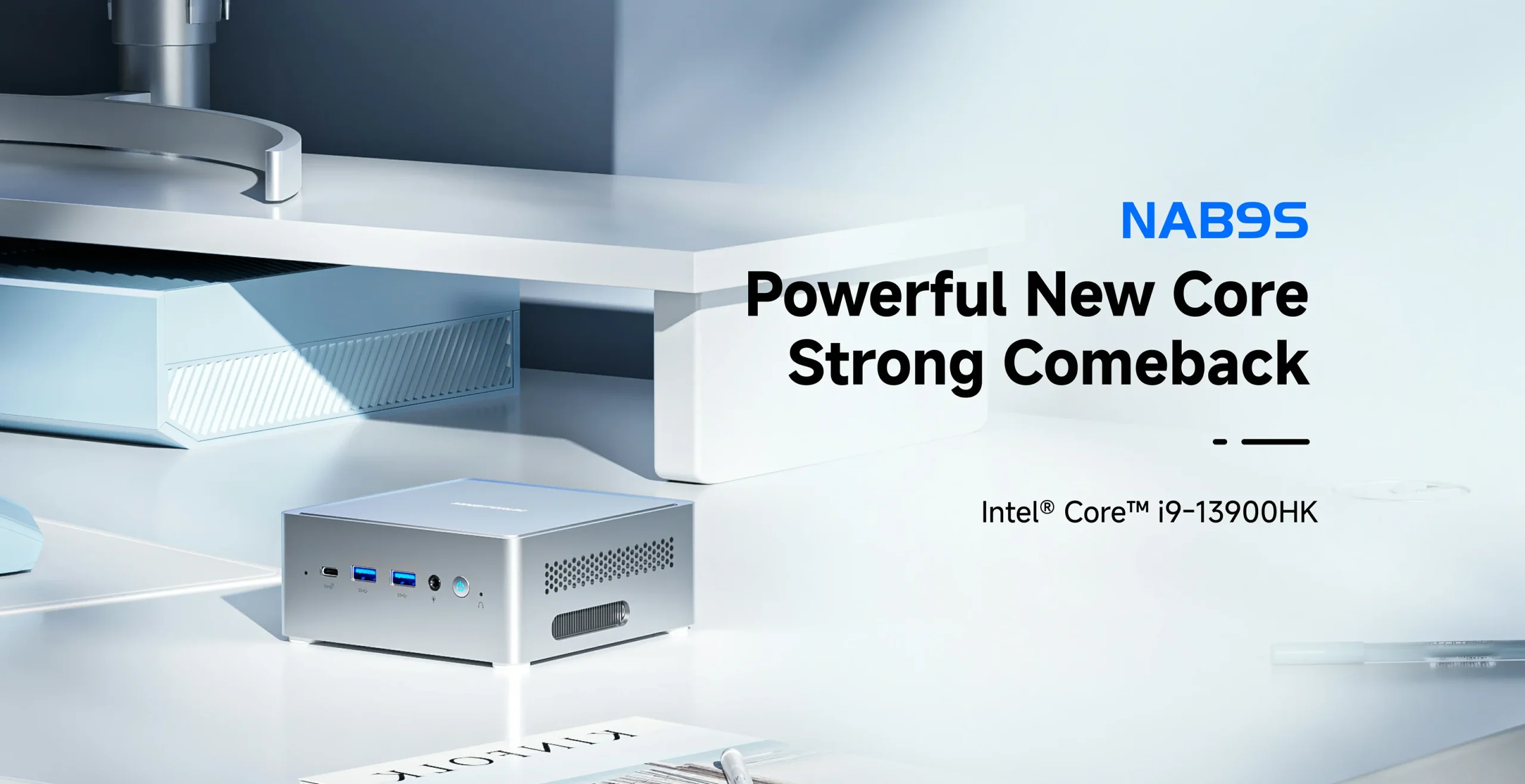 Un mini PC argenté avec des ports USB est présenté à côté d'un texte évoquant la puissance du Intel Core i9-13900HK.