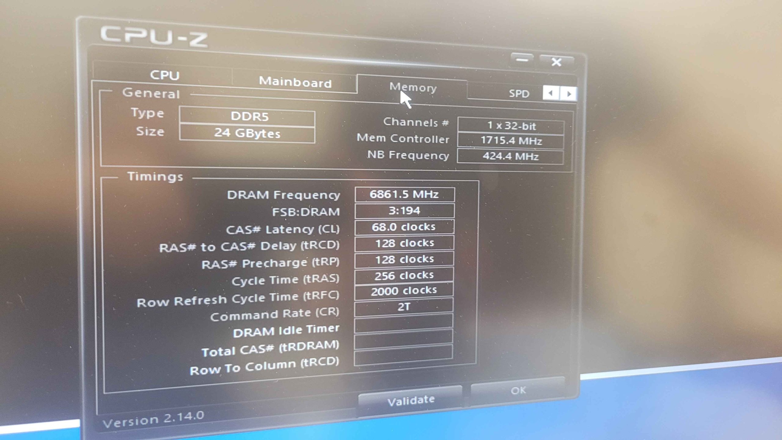 Interface CPU-Z affichant des détails mémoire : type DDR5, taille 24 Go, fréquence DRAM 6861.5 MHz, ratio FSB:DRAM de 3:194.