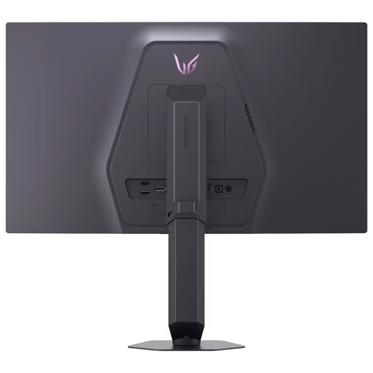 L'arrière d'un moniteur LG UltraGear montrant ses ports et un éclairage de logo rose.