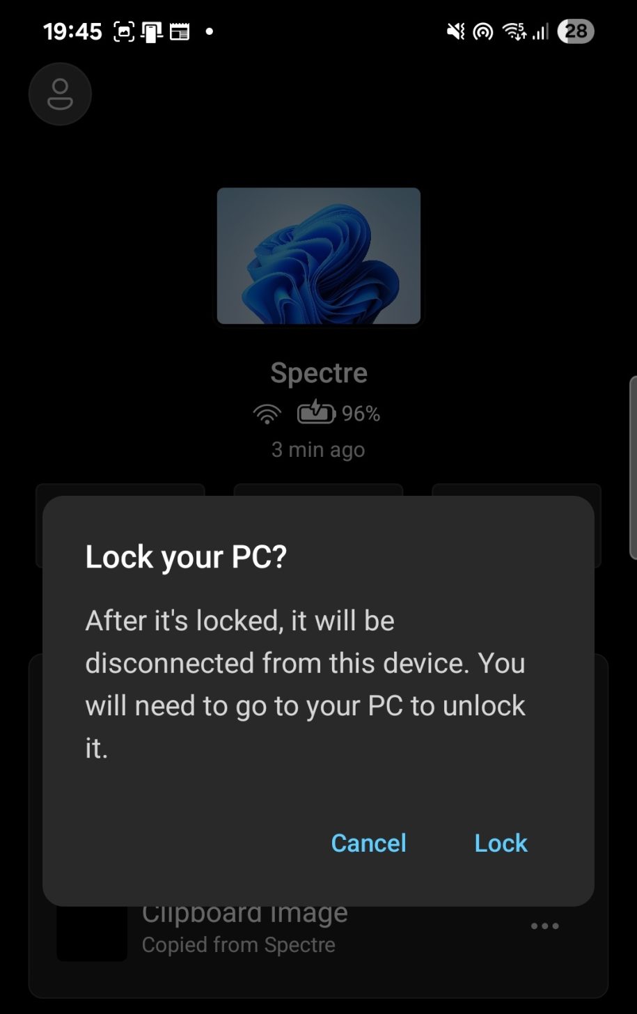 Notification mobile demandant 'Lock your PC?' avec les options 'Cancel' ou 'Lock'.