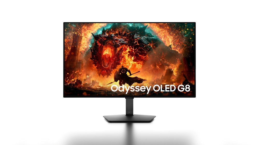 Le moniteur Samsung Odyssey OLED G8 affiche une scène de bataille enflammée avec un dragon et un guerrier.