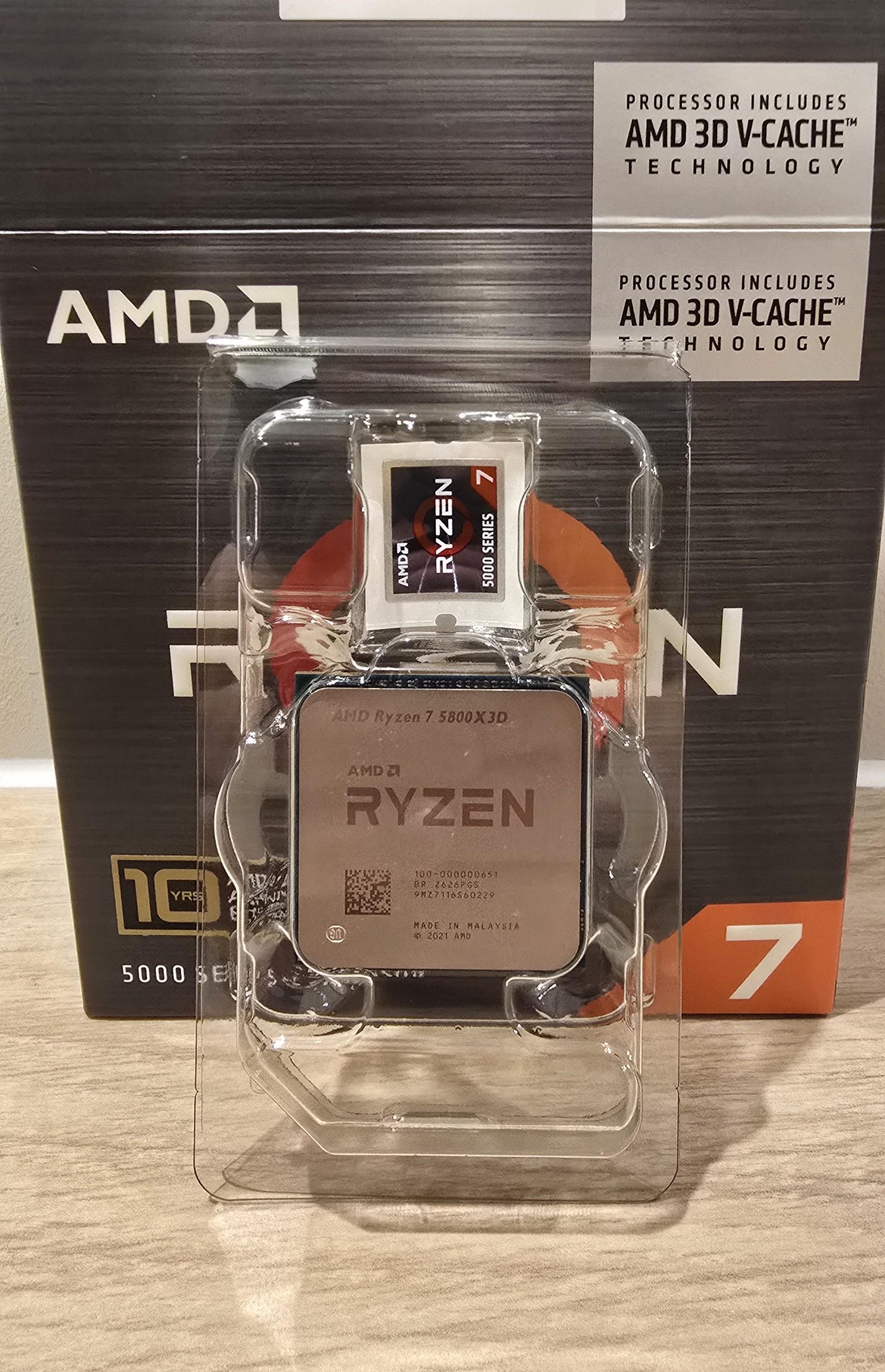The image shows an AMD Ryzen 7 5800X3D processor package, highlighting the inclusion of 'AMD 3D V-Cache Technology'.