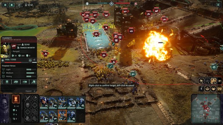 Une scène de bataille de Total War: Warhammer 40,000 montrant une unité d'infanterie 'Flash Gitz' et une grande explosion.