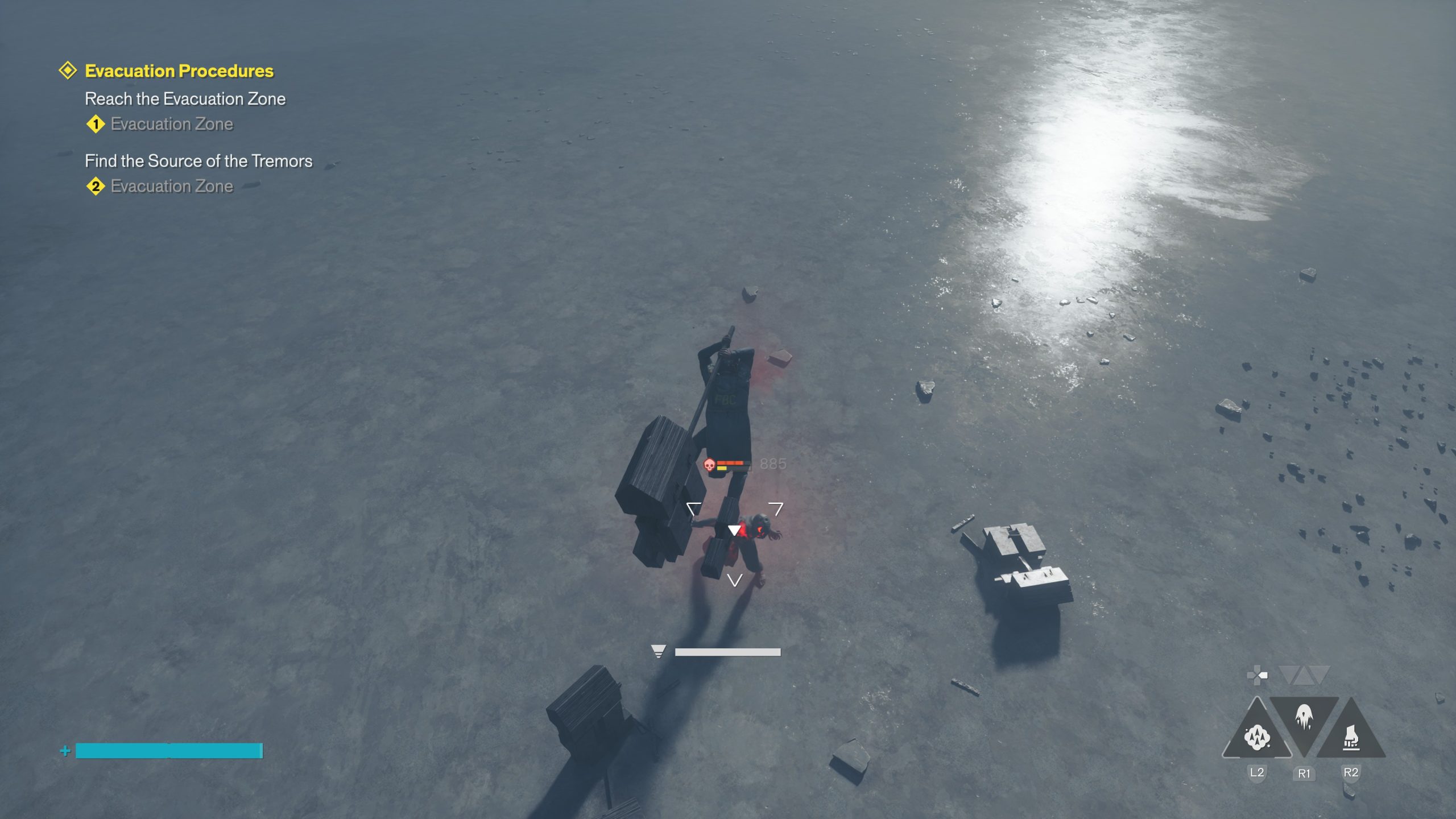 Screenshot de jeu montrant une attaque lourde contre un ennemi.