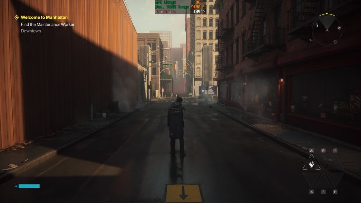 Un personnage de jeu situé à Manhattan descend une rue vide avec un objectif à l'écran 'Find the Maintenance Worker' ; le jeu affiche 'GPU Usage 98%' et '149 FPS'.